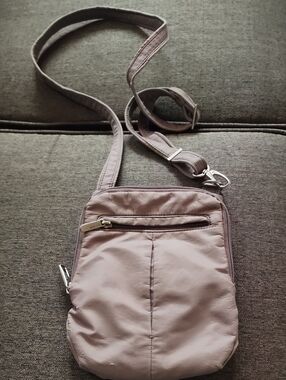 Travelon Casual Crossbody Bag in Taupe - Lightweight Everyday Carry Purse